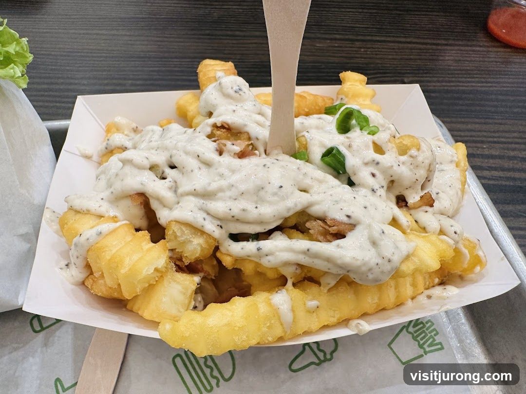 Crinkle Cut Fries with Sauce