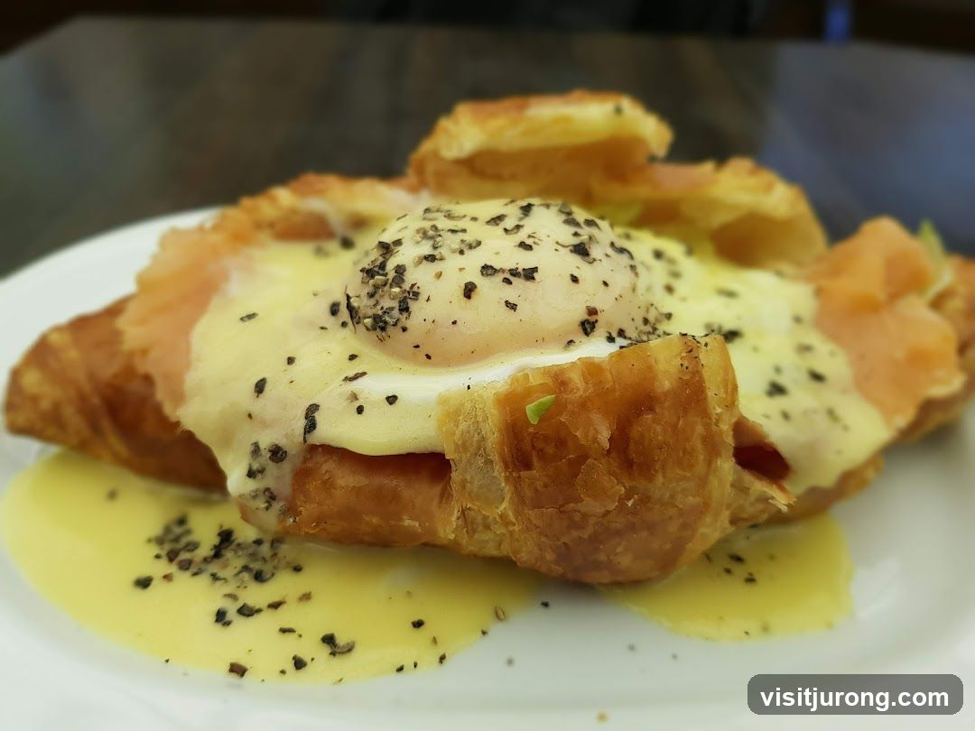 Croissant Benedict