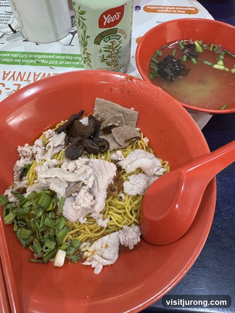 Lai Heng Mushroom Minced Meat Noodle 来興香菇肉脞麵