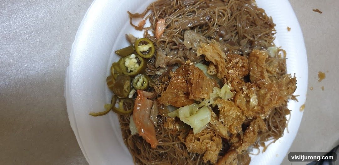 Noodles with toppings