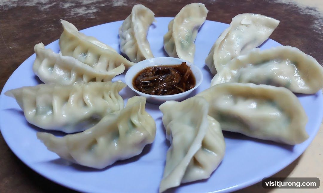 Steamed Dumplings with Dipping Sauce