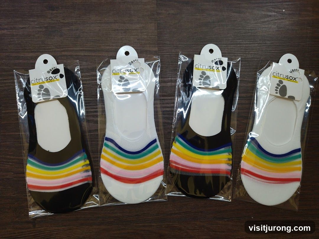 No-show socks with rainbow stripes