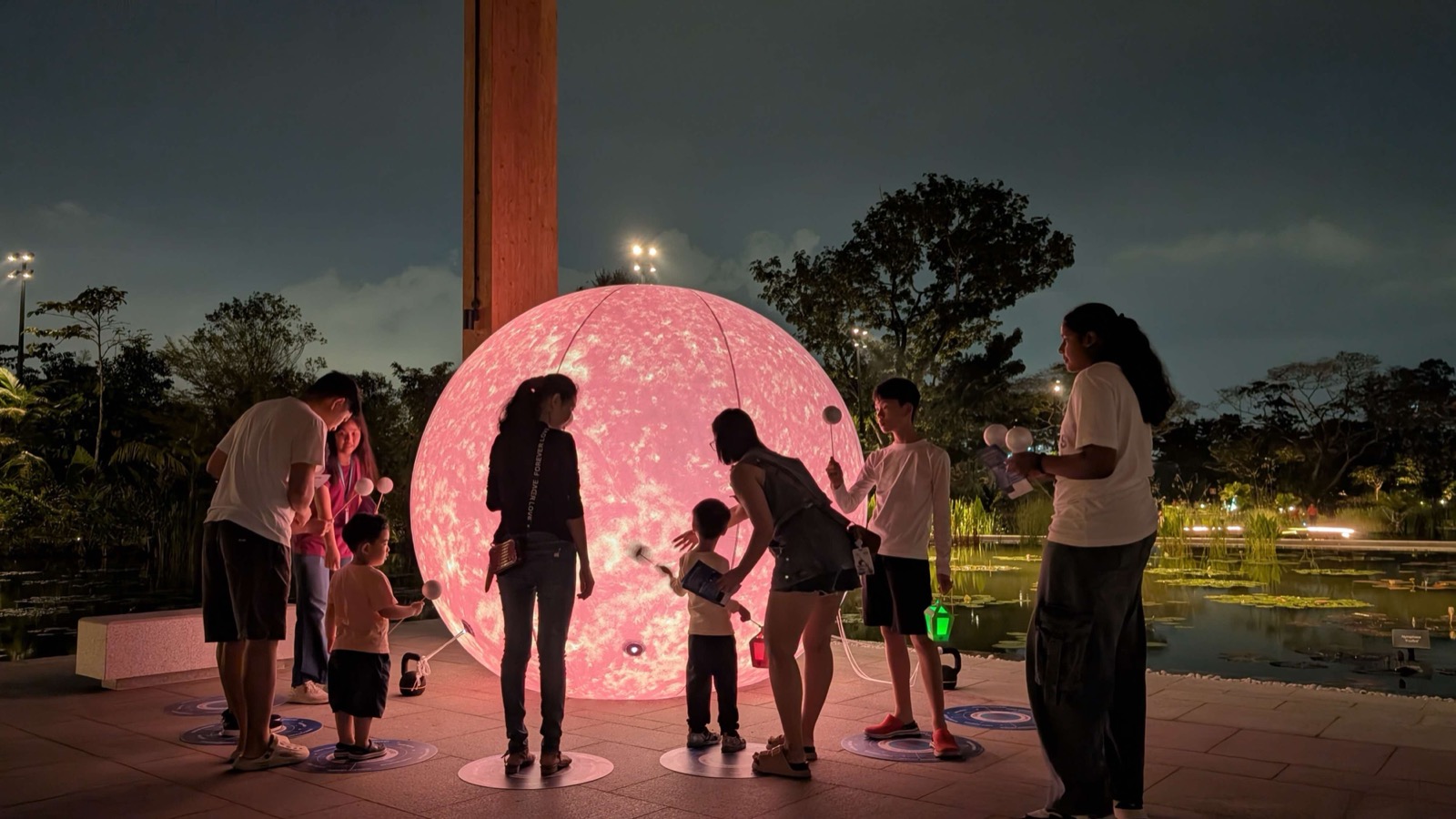 Celestial Trail lights between Science Centre Singapore and Japanese Garden